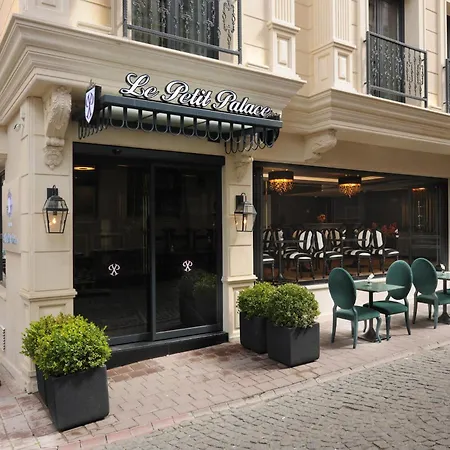 Le Petit Palace - Special Category