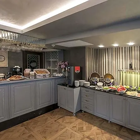 Отель Le Petit Palace - Special Category 3*