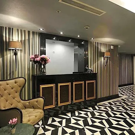 Le Petit Palace - Special Category