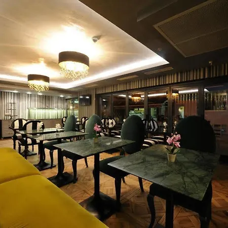 珀蒂宫酒店 - 特殊类别 3*