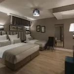 Le Petit Palace - Special Category