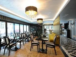 Le Petit Palace - Special Category