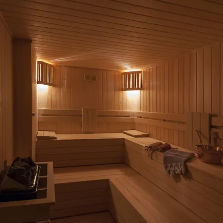 Le Petit Palace - Special Category