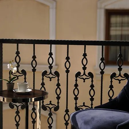 Le Petit Palace - Special Category