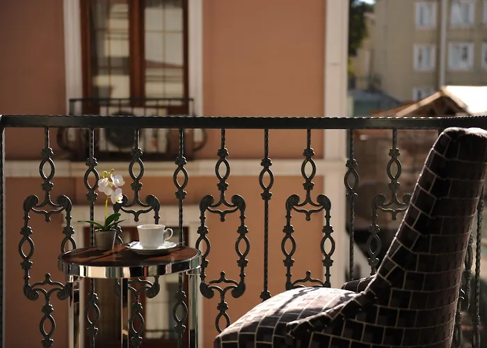 מלון Le Petit Palace - Special Category 3*