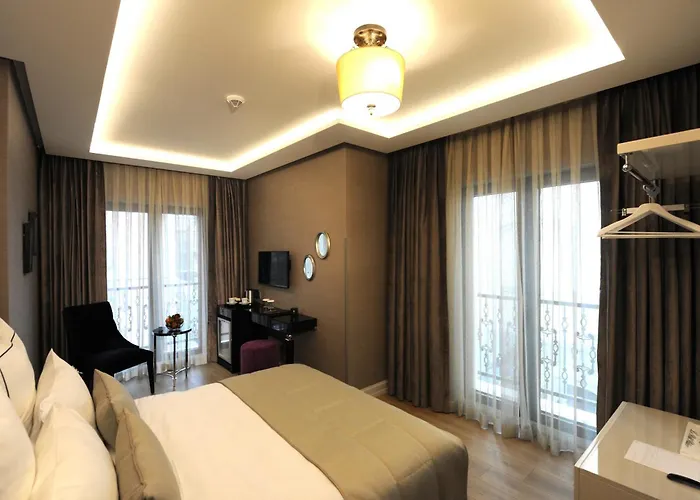 מלון Le Petit Palace - Special Category 3*